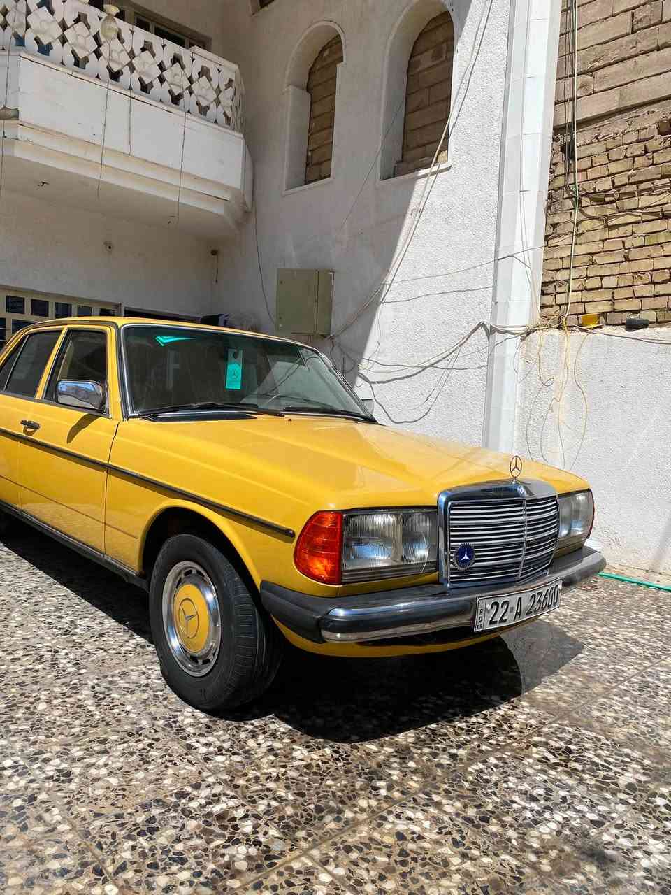 انتيكا من التراث القديم 💛
ابو جحيل 1982 ✅
 بلادي كلهه صبغ فرن من الجراد بدون معجون 
موديل 82 بانزين محرك 4 سلندر رقم اربيل
 تحويل او وكاله 
السيارة جديدة ب معنى الكلمة ✅
*********** 
***********
