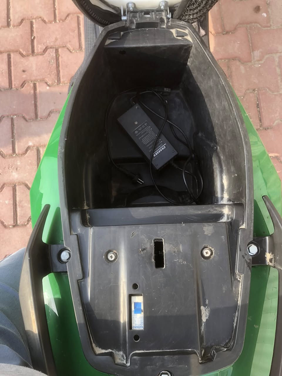 السلام عليكم سكنس MTRللبيع موديل 25دراجه بعدها بنايلون استخدام5اشهر مماشيه شوفت عينك 6بطاريات كبار ملف 1500وصل الشراء موجود شرط النظافه والفحص ما ابيعها اذا ما تفحص رايدها500وبيها مجال اي استفسار ***********وتساب محمول مكاني بغداد قرب وزاره الخارجيه غير متواجد على فيس
