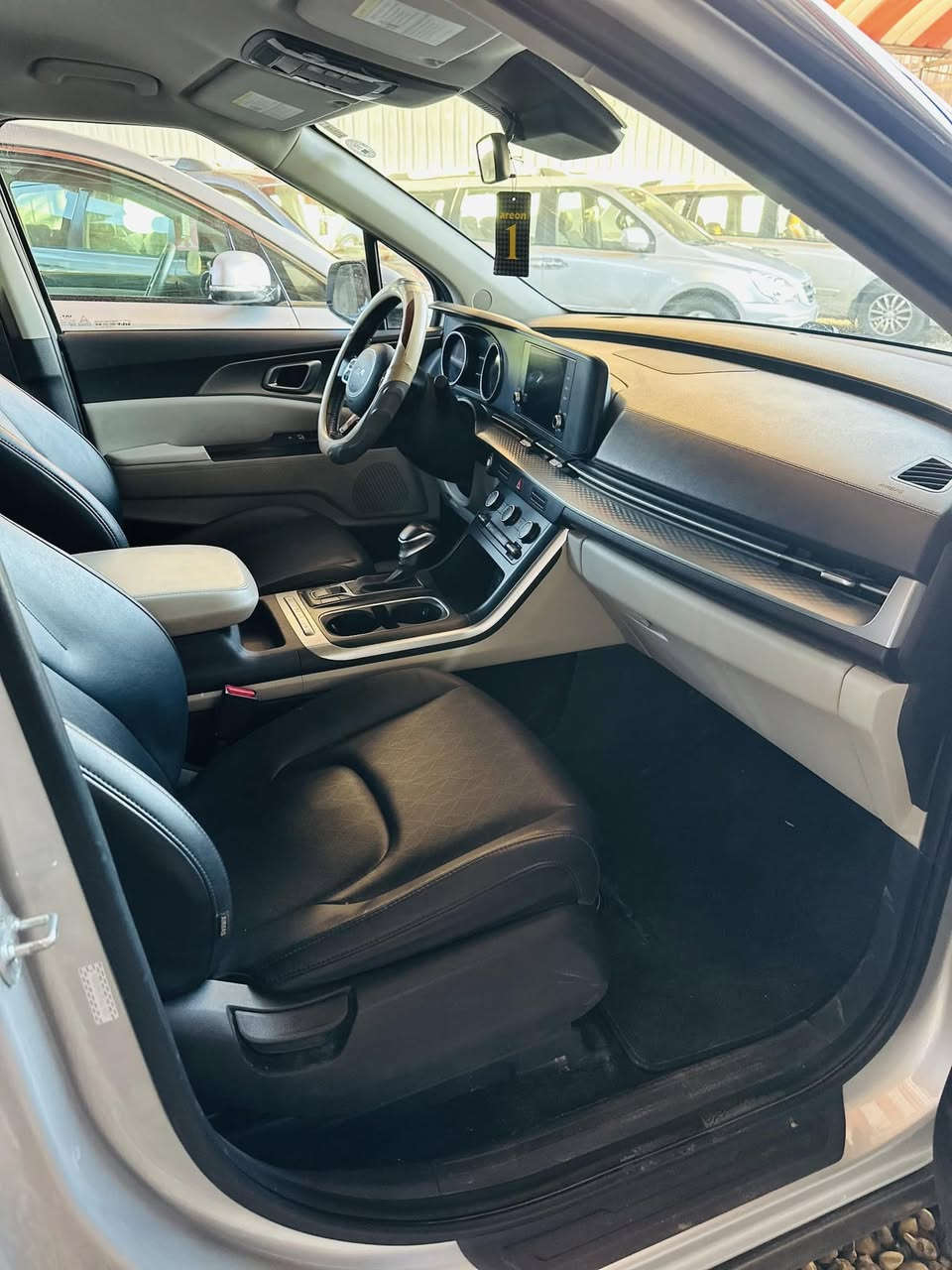 كيا سيدونا 
موديل 2023
رقم رابيل 
سيارة جديدة 
ماشيه 70
حادثه شبر بارده البنيد 
سعر 270 
اتصل ***********
