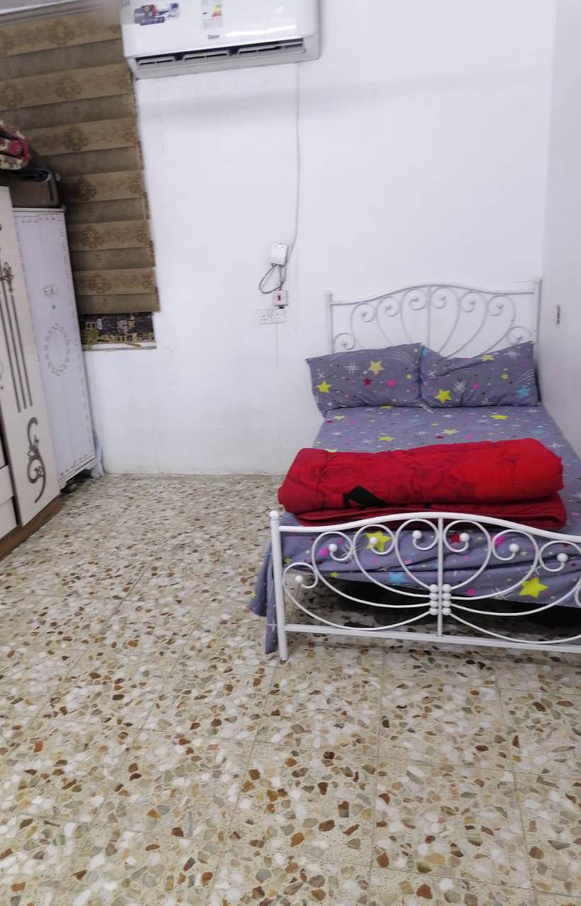 بيت مساحه ١٢٠ متر زعفرانيه نهايه شارع معهد حنيبت مقابل أسواق تفاحه واجهه ٧ سعر ٧٥ وبي مجال للشراي***********
