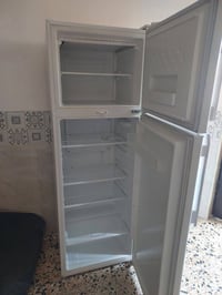 ثلاجة • سعر خاص • للبيع