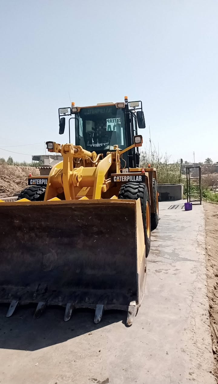 سلام عليكم البيع شفل كتر بلر 938Gبلجيكي كفاله عامه محرك كير اكسنات خير من الله 
رقم اربيل بسمي فحص هزه جديد  
تبريد ثلج 
تخم تاير 
كيله شوزات 
مانع نصدام
كهرباياتها شغله كلوب ماكو نقص
الستفسار نتصال عل رقم مكاني بغداد ***********
