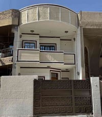 دار للإيجار مساحة 100م  يتكون  البيت من مدخلين وصالة ومطبخ واسع وثلاث ...