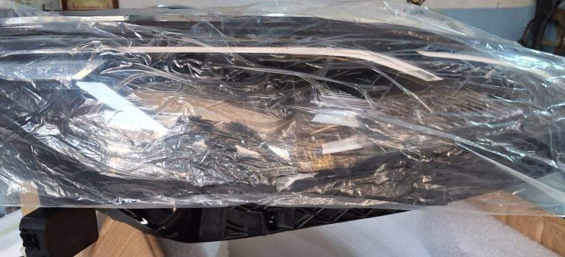 السلام عليكم يتوفر لدينا لايتات
 بي واي دي سيل 5
  اصلي زيرو فتح من سياره الاسعار مناسبه جدا
 الاتصال ***********
