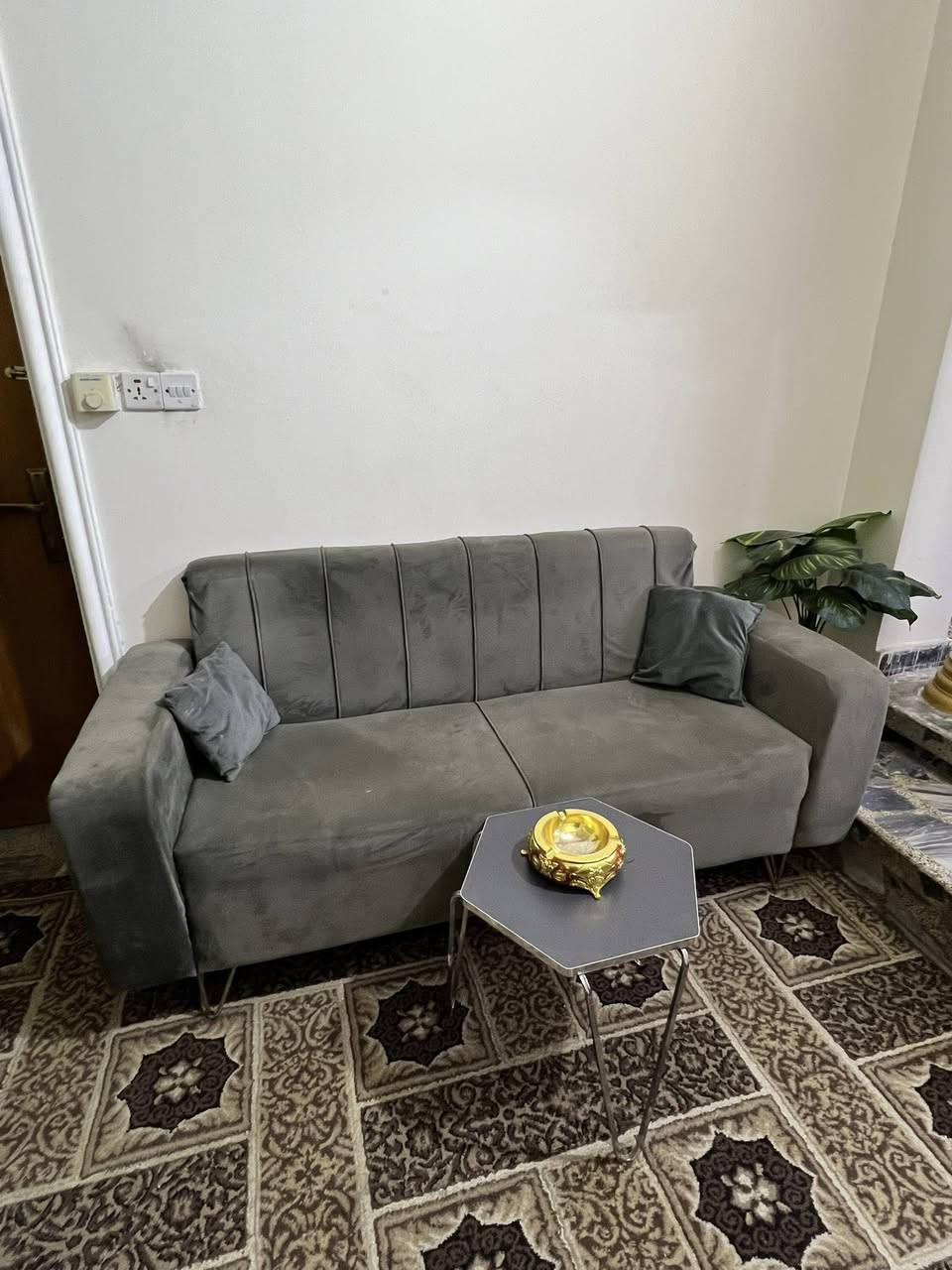 السلام عليكم 
للبيع تخم 10 مقاعد مع الكوشات والطبلات تخم نظيف وحلو سعره 350 الف
مكاني بغداد السيديه
***********
