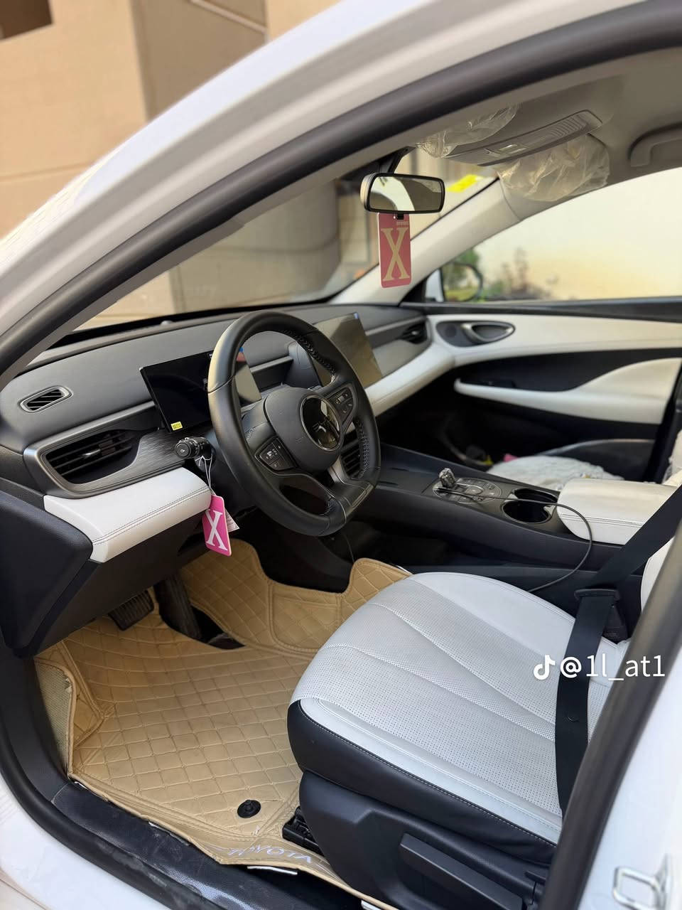 للبيع BYD Seal 5 DM-i موديل 2025
السيارة زيرو وحالتها وكالة محرك 1.5 هجين (بنزين + كهرباء)، اقتصادية جداً بالوقود ومواصفات حديثة.

موديل: 2025

نوع الوقود: هجين (بنزين + كهرباء)

الحالة: زيرو

اللون: كما موضح بالصور

السيارة نظيفة جداً وخالية من الملاحظات

السعر: 128 ورقة قابل للتفاوض 

مكانها: السماوة


**إذا كنت صاحب هذا الإعلان وتريد حذفه لأي سبب، رجاءا أرسل رسالة إلى الدعم الفني**