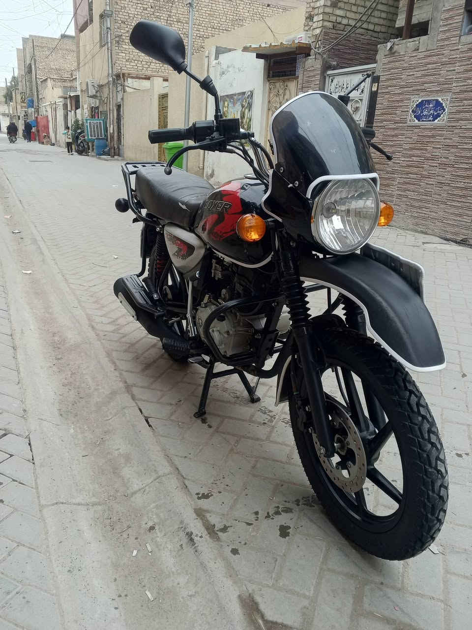 السلام عليكم بوكسر للبيع موديل 2023/8/28 الدراجه
تخم تاير جديد
دسكات  وفنجه وبنزات كله جديد شرط اصلي اليفل الوردي كفاله عامه بعدهه اخت الجديده رقم وسنويه انكليزي الجديد تحويل شوكت متريد 
الدراجه جاهزه من كلشي 
الدراجه يرادلهه تبديل كام شفت بس جاهزه من كلشي انكر سويت وتوكل علا باب 
الله موجود صندوك دلفري رجان الماعده خبره لا بتعبني الدراجه كفاله عامه  
ماشيه 18الف عنواني مدينه الصدر شارع الفلاح السعر 2500وبيهه مجال للشراي
رقمي للتواصل***********
