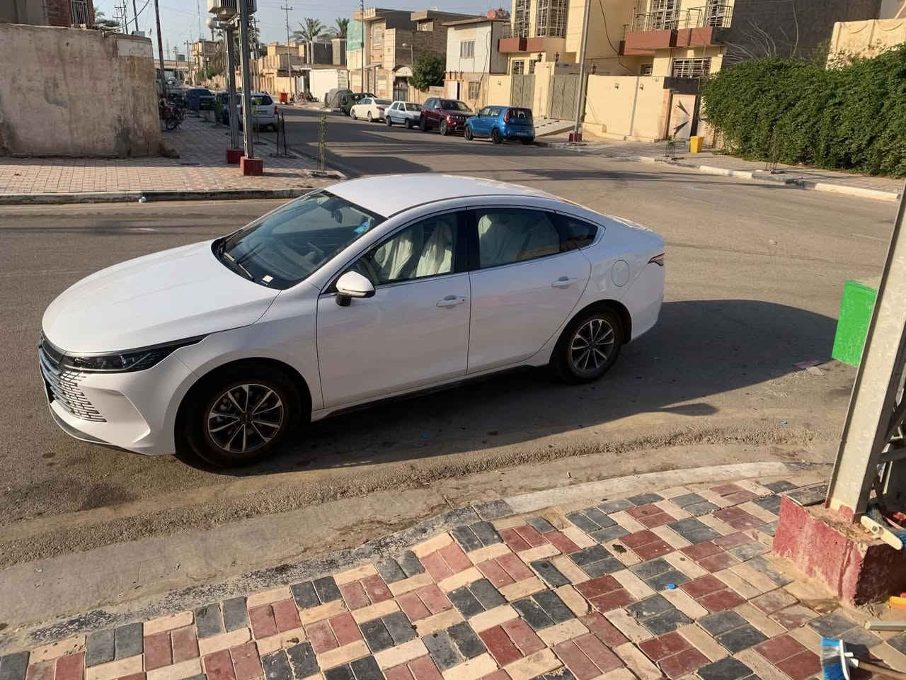 السلام عليكم 
BYD ديستروير
ماشيه 15000 كيلو كفاله عامه
 رقم بغداد باسمي تحويل ثاني يوم
فول مواصفات  
تبريد قطعتين 
شاشه كبيره دواره
 تحكم ستيرن
 سياره لايت زنون عالي ناصي  
عدة سياره كلها موجوده 
عنوان كربلاء الهندية *********** 
السعر 135 ورقه
