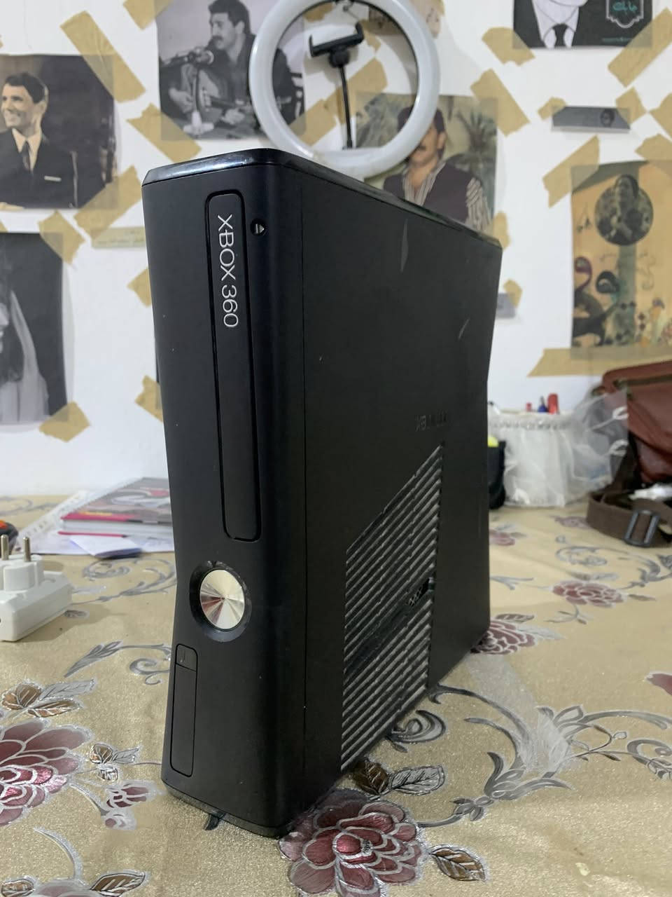 السلام عليكم
اكسبوكس 360 هارد 250 جهاز نظيف ما بي اي عيب وياه يدات 2 اصليات السعر 85 مكاني بصرة ابو الخصيب و موجود توصيل لكل العراق 
***********
