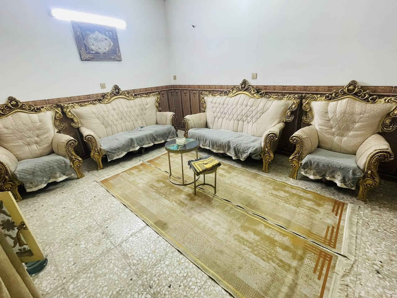 السلام عليكم تخم للبيع ملكي نضيف اي ضرر ما بيه وثكيل كلش ٨ مقاعد وياه مفرش هديه السعر ٢٥٠ العنوان البلديات الرقم *********** واتساب فقط
