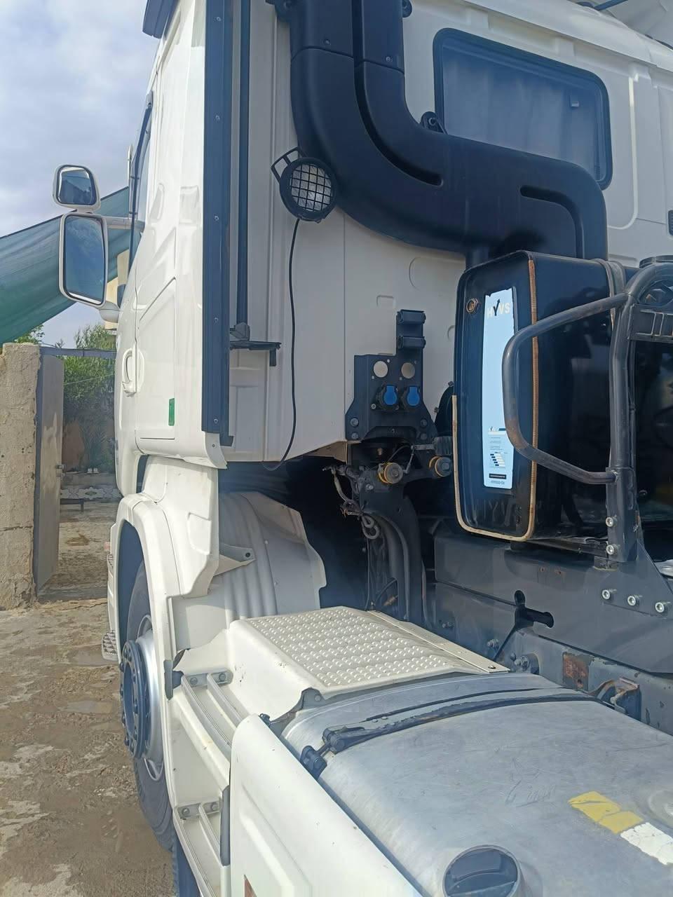 سكانيا موديل 2014 عرجه رتايدر ثلاجة منضومه قلاب سنويه جديده تخم تاير السعر خاص مكان  *********** ***********
