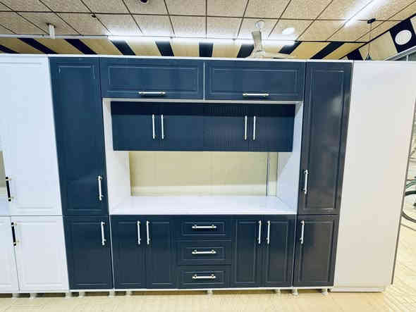 بسم الله الرحمن الرحيم

نقدملكم أحد تصاميمنا المميزة من دواليب المطبخ (كاونتر) المصنوع من خشب MDF بجودة عالية وتشطيب احترافي.

💠 الطول: 2.50 متر 
💠 الارتفاع: 220 سم
💠 العمق: 50 سم

تصميم عصري، متين، ويوفّر مساحة تخزين واسعة تناسب جميع الديكورات.
متوفر للتصنيع مع إمكانية التعديل حسب رغبة الزبون،
ويتوفّر بجميع الألوان والتصاميم والقياسات حسب الطلب،
ومزوّد بـ نظام أبواب هيدروليك لفتح وإغلاق سلس وهادئ.

للاستفسار أو الطلب تواصلوا ويانا عبر الرسائل 💬
وتساب: ***********
وتساب: ***********
