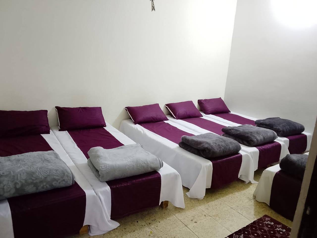 فندق العطاركربلاء شارع الجمهورية
تبريد ٢٤ ساعه 
يتم الحجز عن طريق مراسلت الصفحه او الاتصال ع الرقم 
***********

