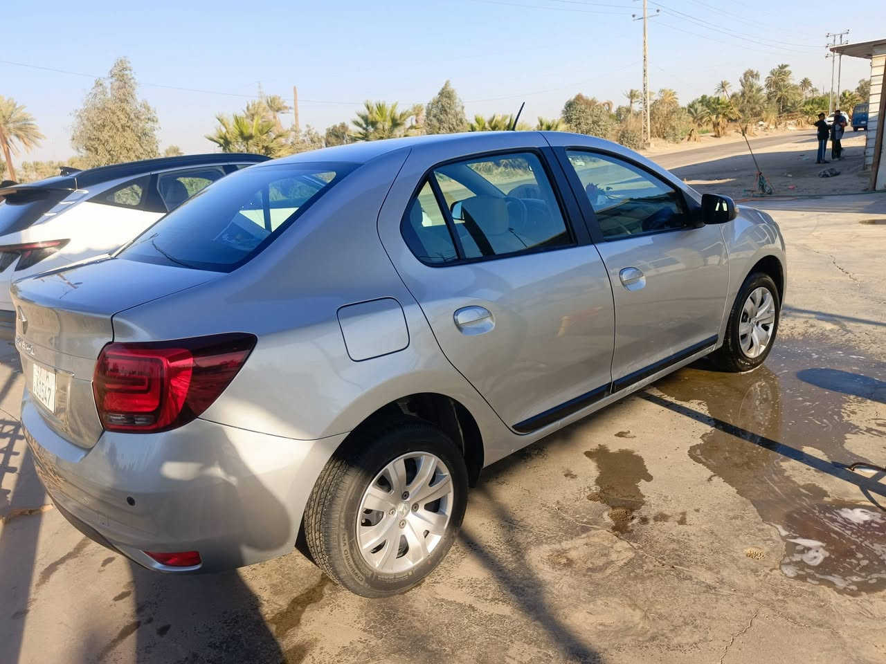 رينو سمبل موديل 23 السيارة جديده 
رقم كربلاء فول مواصفات 
مكفولة كفالة عامة بعدها زيرو ماشيه ٢٩ الف 
بعدها بضمان الوكالة 
دهن كله بالشركة 
سيارة من البيت للدوام فقط 
مطلوبه استقطاع مباشر ماستر كارد 
سعرها 98 وبيها مجال بسيط 
مكاني كربلاء 
***********
