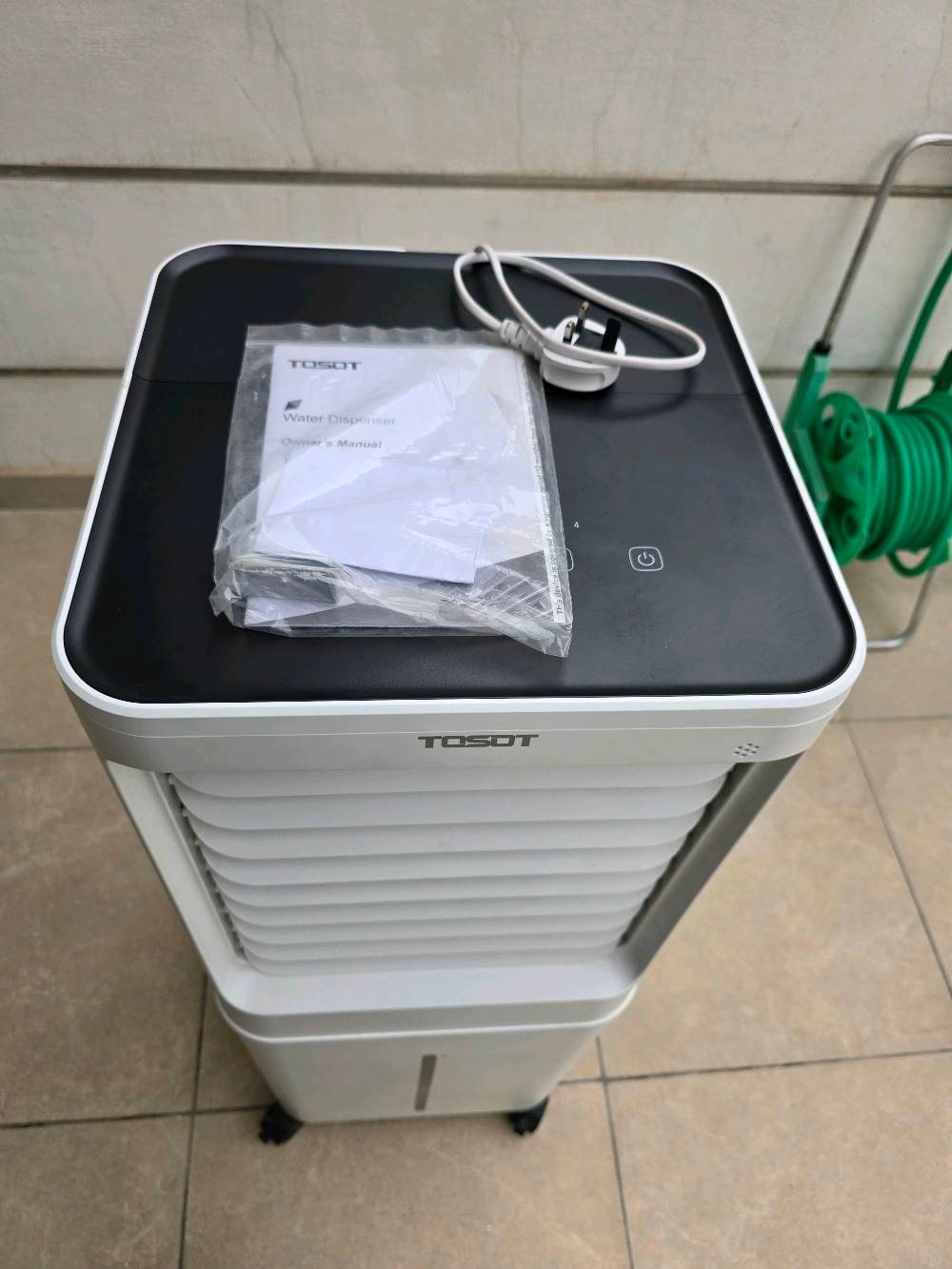 مبردة هواء كونفيرا ماركة توسوت جديدة استعمال يوم واحد فقط .. شاشة لمس .. ريموت كونترول.. فلتر جديد مع العلبة الاصلية .. السعر 180.000 دينار ... العنوان بغداد الكرخ