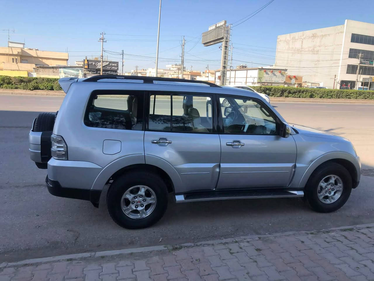 باجيرو 2008 ,سعر 125 ورقة، بدون صبغ كلشي بشرط،واتساب/ *********** ،كير و محرك بشرط , سيارة باسمي سنوي جديد لحد 2031 وفحص و هزة جديد ,مواصفات 
7 راكب ،محرك 6 سلندر ، 3 مقعد ، تبريد مركزي ،شاشة ايباد و كاميرة، مراية شفط كهربائي ،دبل اكسل 4x4 ,مكان اربيل
بدون مراوسة أربيل, العراق
