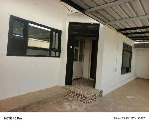 #دار للبيع:--مساحة 160 متر 
#موقع:-- بنجاعلي خلف محطة طاهر 
#ماء حلو 
#موقع مميز جدا
#فرع عريظ
#فرع تبليط
________
محتويات 
 غرفتين نوم+مطبخ+هول +استقبال +صحيات
............................... 
سعر 45 مليون بي مجال قليل
............................... 
للاستفسار اتصال عالرقم
 ***********
***********
او راجع مكتب عقارات اسيا
