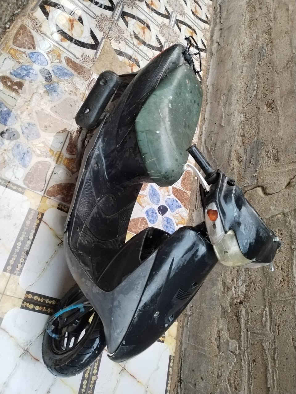 ذبانة للبيع مفتوحة مرة وحدة شغالة وحلوة تخم تاير جديد السعر 200 الف والشراي الهلا بيه 
هذا رقمي للأتصال *********** 
*********** مكاني ميسان مركز المحافظة قرب طاقة أبو رمانه
