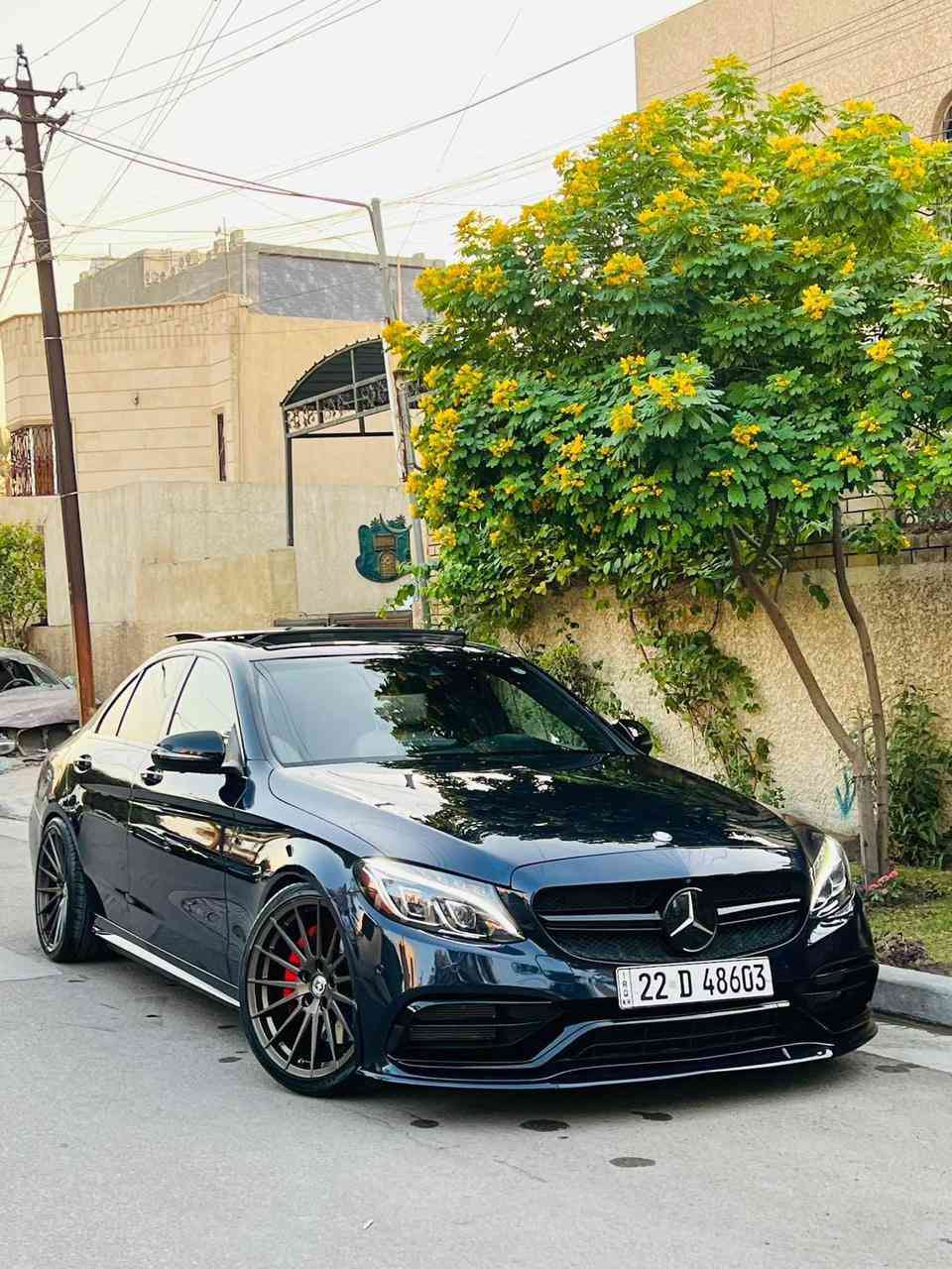 السلام عليكم مرسيدس C300 AMG للبيع موديل 2017 ماشيه 70 اللف للبيع فوول مواصفات للااخير بدون ايرباك 
المواصفات :
(اوردر خاص 4فصوص)AMG بلادي 
كت كامل للاخير 63 
بانورما. دبل ماوس .اوتو بارك قياده اليه . تحديد مسار 
رادار امامي خلفي . نقط عمياء . 6 كامرات 
حساس امامي خلفي 
جنطه كهرباء اوتو 
سماعات برايمستر 
داخل 64 لون 
لايتات زنون ( دبل عدسه داينمك متحرك بلادي ) 
كشنات تدفئه + كهرباء خزن ميموري 
داخل بيجي بلادي 
 

(ملاحضه بيها باب صبغ فقط ) ومكانين بارد صغار بدون ايرباك 

📍مكان السياره بغداد  حي الجامعه 
(السعر 23 )      
*********** متواجد خاص واتساب  بيع او مراوس حسب الرغبه
