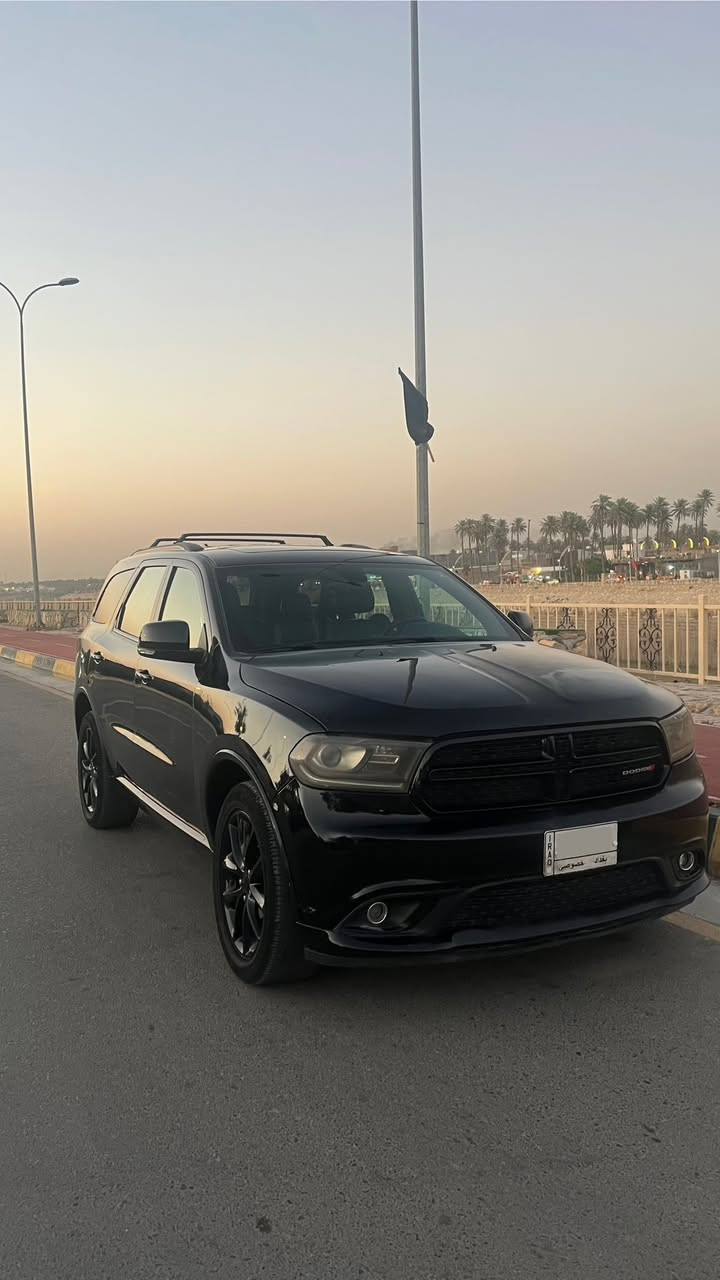 دودج دورانجو 2017 
مواصفات GT BLACK EDITION 
مقاعد vip مفصول 
فول مواصفات داخل جلد 
فتحه سقف 
حساسات 
كشنات خزن 
وارد امريكي بدون حادث 
تقرير تخريب فقط 
هنا بالعراق طخه خفيفه بالچامرلغ الايمن الامامي بدون ايرباگات 
السياره جدا نظيفه ومكفوله 
رقم بغداد 
ماشيه 187,000 كيلو 
السعر للشراي هذا الرقم 
***********
