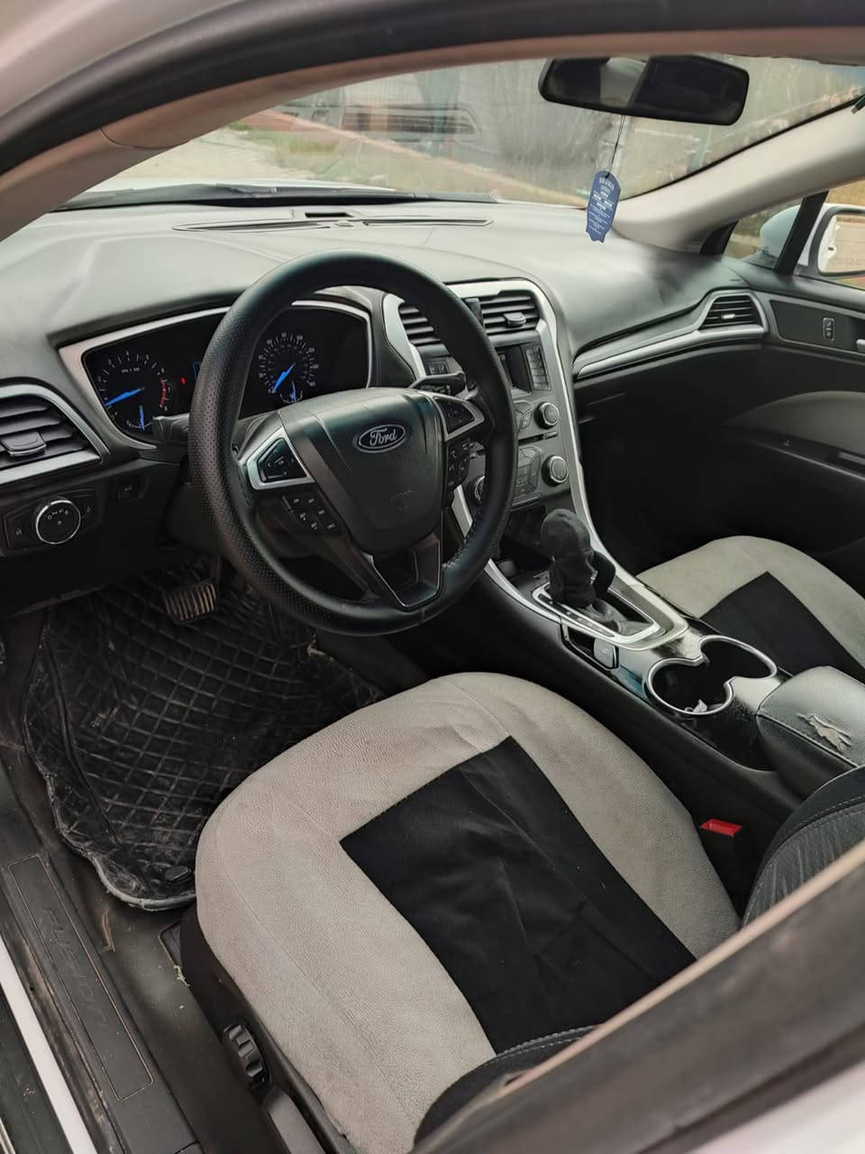 فورت فيوجن موديل 2016 
سعر 110 ورقات ***********
رقم سليمانيه بسمنا كلها جديد 
كير محرك تبريد كهربائي كلها بشرط 
 بيها قطعتين صبغ بدون دواخل 
 محرك 4سلندر حجم 2500 تنفس طبيعي 
عنوان كركوك شراي اتصل 
بطاقه بنزين موجود 
*********** كركوك, العراق
