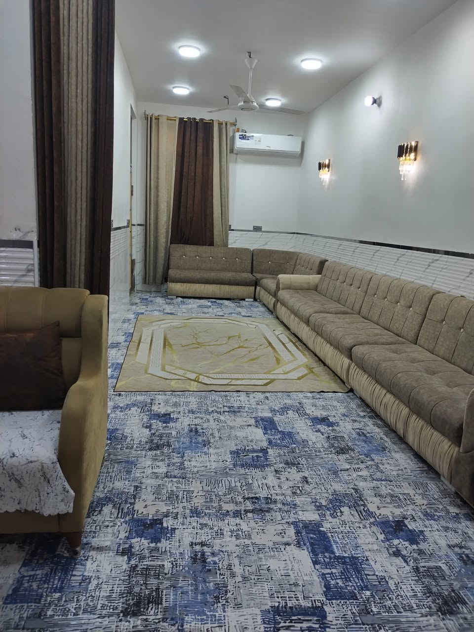 سلام عليكم 
بيت للبيع مساحه ١٠٠م كربلاء قرب مستشفى العباسي الاهلي منطقة الجاير خلف صدلية صافي صفا عن الشارع العام ٣٠م بناء جديد سند ٢٥ طابق واحد بناء جديد عن الامام الحسين ع مشي ربع ساعة للاستفسار اكثر *********** صاحب البيت مباشر للاستفسار اكثر على خاص او اتصال وشكرا
