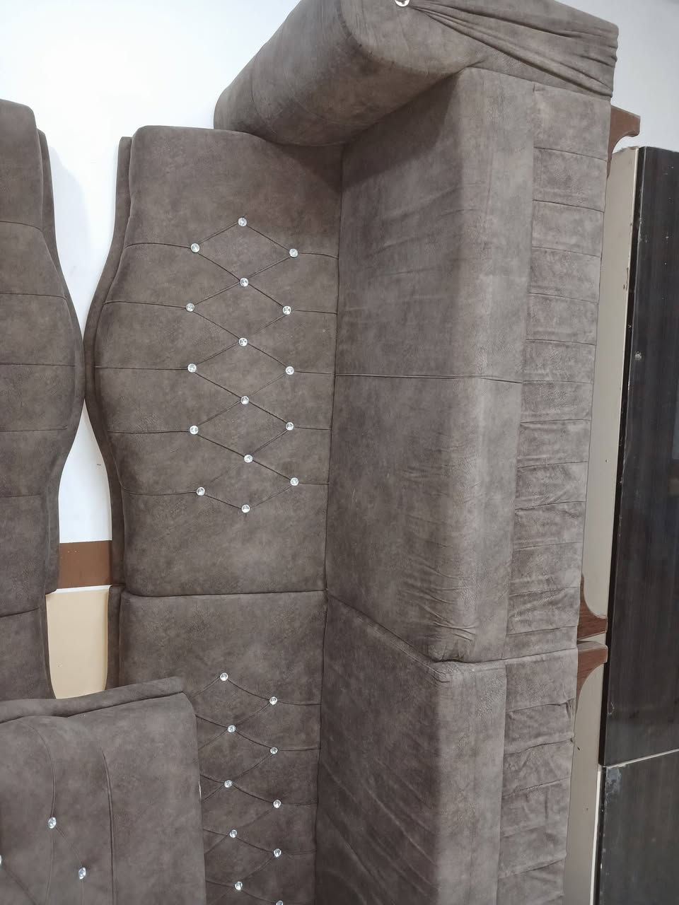 من رخص الدمن
مجمع الامير وفركم مجمع من ديواوين مسخدام
 و جديد شرط اخشاب عراقي  
وعدنا تفصال و قياس خاصه اب انس اسعار 
لتواصل اتصال ***********
واتساب ***********
