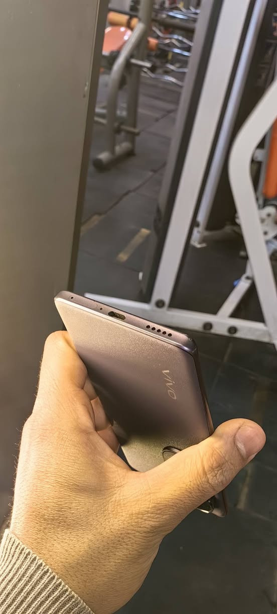 سلام عليكم
خبير البورتريه 
Vivo v 40 
جهاز يجي بكاميرا بتحفة فنيه. من شركه زايس Zeiss 🔵

معالج قوي 
Sn 7gen 3 
ببجي 90 فريم 
بطاريه عملاقه 
5500 ملي امبير 
شاشة سوبر اموليد 120 هيرتز
جهاز نظافة 95 بالميه
بدون ملحقات

مكفول من كلشي 
عنواني بغداد مدينة الصدر
توصيل موجود فقط باعتماد


**إذا كنت صاحب هذا الإعلان وتريد حذفه لأي سبب، رجاءا أرسل رسالة إلى الدعم الفني**