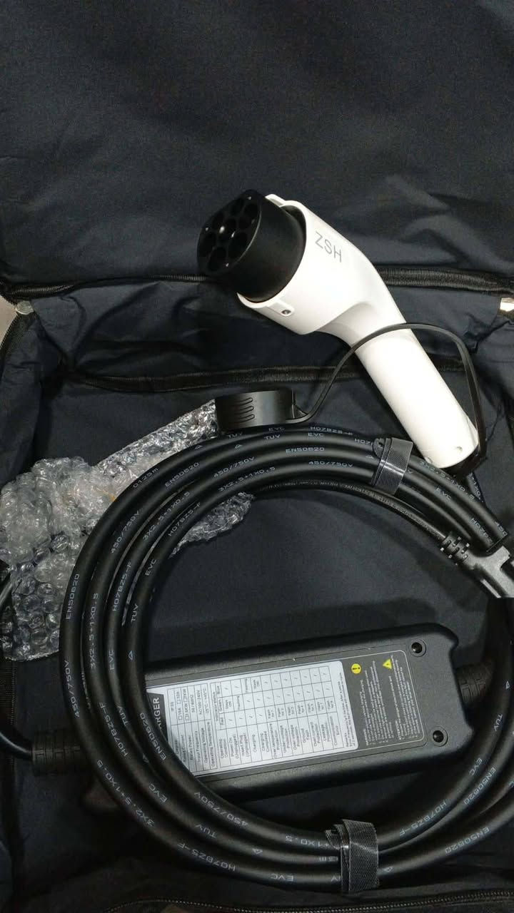 انتباه😍😍10 متر 100 الف 16 امبير /5 متر 80 الف
3 متر 70 الف
النوعيه الثانية ام الحماية وتحكم5 متر تحكم 16 امبير
ربط على الانترنت 
تحكم من الجهاز ومن الموبايل 
بيها حماية إضافية
150 الف
ادبتر ٤٠ الف مع التوصيل😎***********
