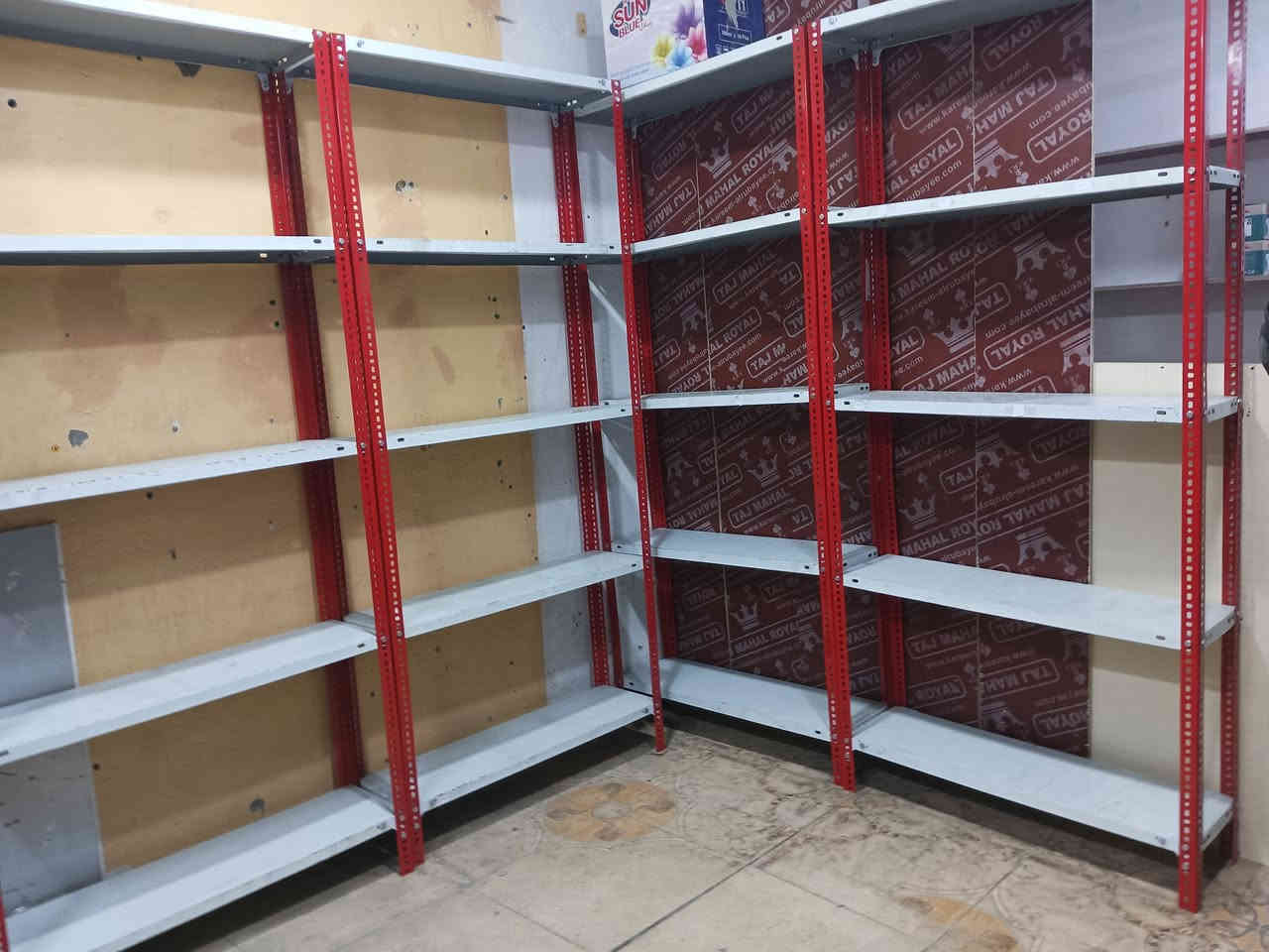 سلام وعليكم رفوف محل للبيع
العدد ٦ العنوان بصره حيانيه تواصل على هاذا الرقم *********** وسعر مناسب
