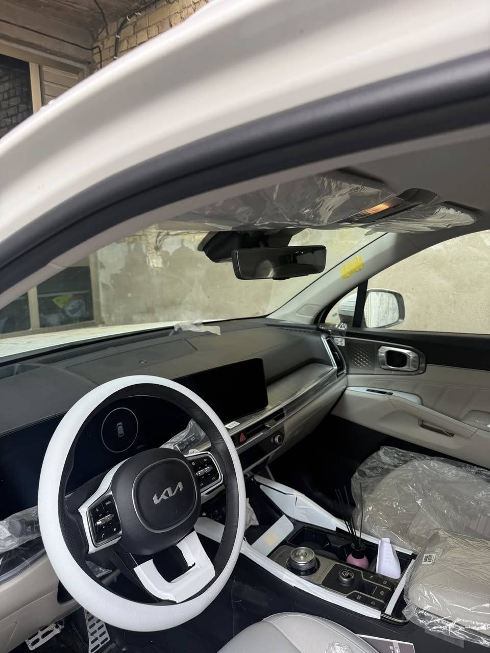 سورنتو دا شوف  موديل ٢٥ ماشيه ألفين وياه العشرين سعر٣٢٨وبيه  شويه مجال رقم ***********
