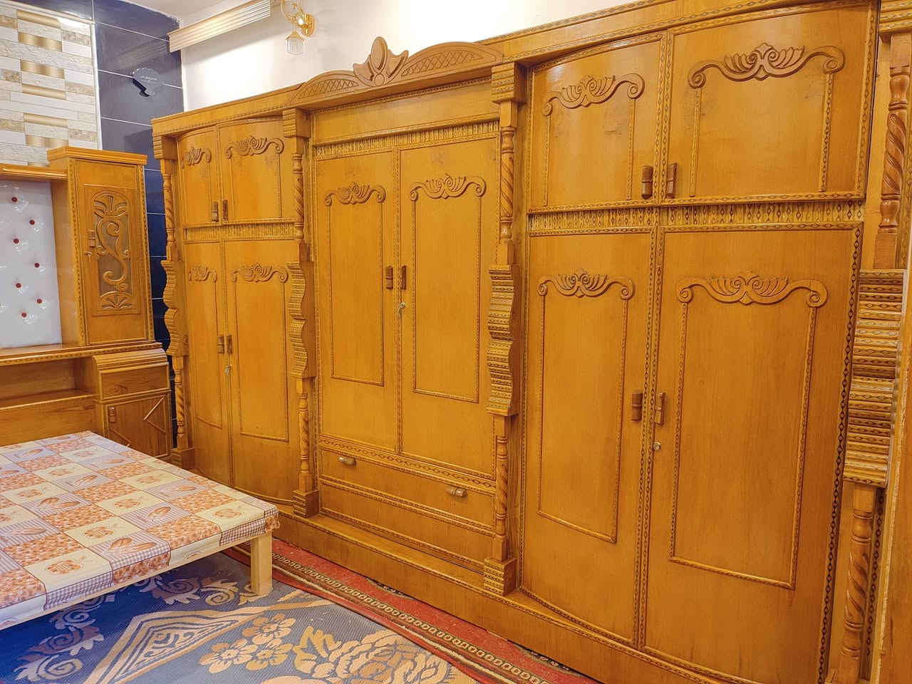 غرفه للبيع ام مسرح ام السته طابقين ملحق تزكام داخل وخارج صاج زاويه كنتوريه طابقين ملحق ضخمة كلش حلوه وجديده المكان ديوانيه حي عسكري الاتصال على هذا الرقم  *********** وتساب
***********
