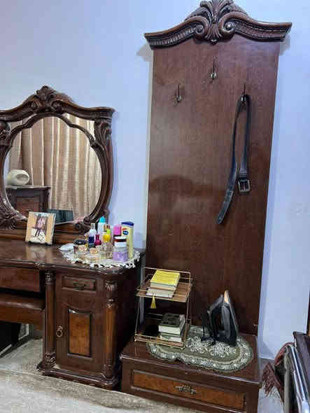 غرفه نوم للبيع 
٨ قطع ماليزي درجه اولى مستخدمه 
للإستفسار واتس ***********
بغداد بغداد
