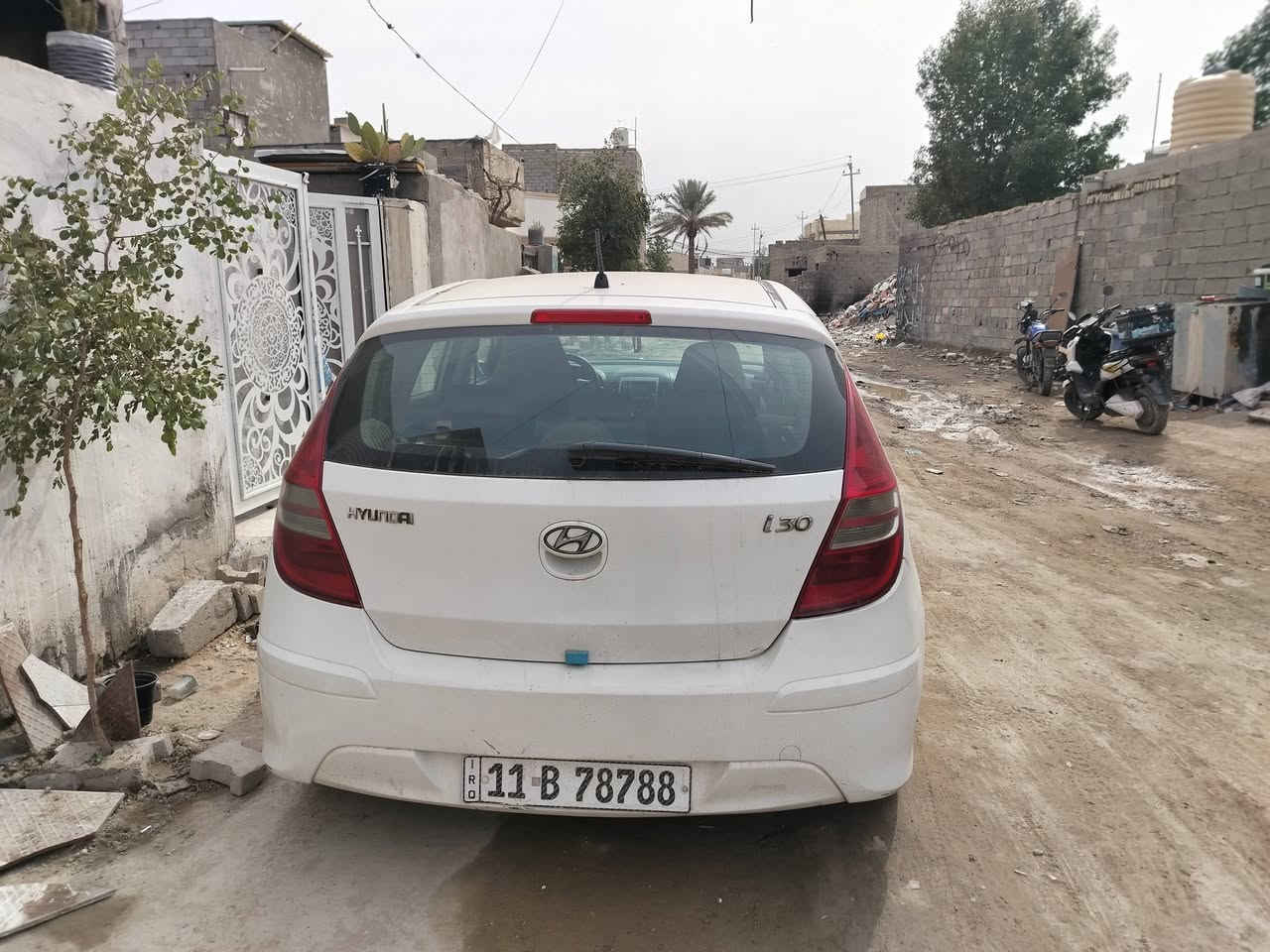 السلام عليكم سياره النترا هاشباك ٢٠١٢خليجي كير ومحرك وتبريد مكفولات بس بيها طخه بالجاملغ الأمامي اليمنه واليسرى وبيها بارد السعر ٨٥وبيها مجال بسيط رقم الهاتف ***********
