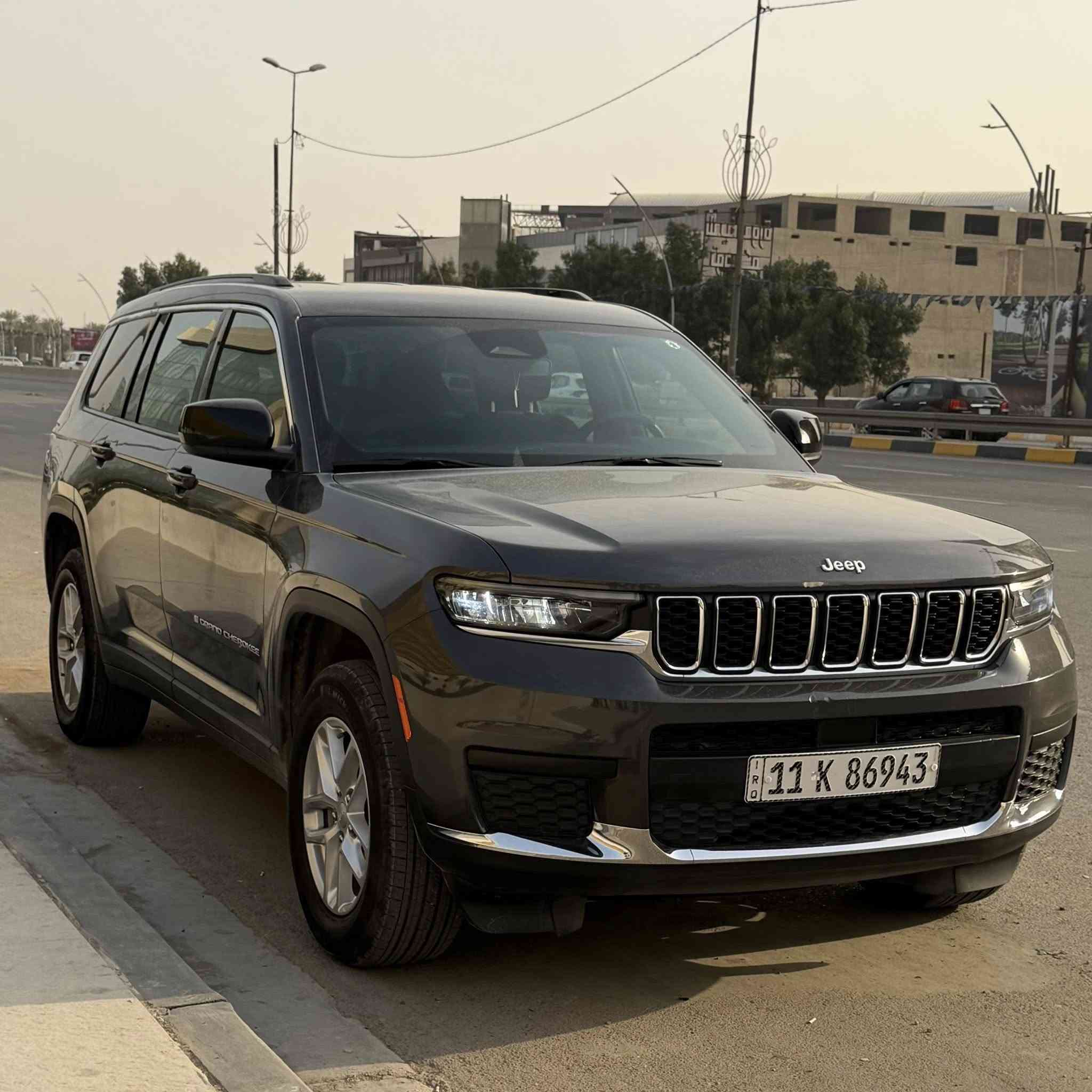 جيب 2024 وارد امريكي
سعر السيارة 31000$
ماشية 14،000km بعدها جديدة 
ضربتها خفيفه جدا ً موضحة بالصور 
صبغ قطعتين جاملغ خلفي + باب خلفي 
تبديل دعامية خلفية اصلية للسيارة من امريكا 

مواصفات السيارة : 

1.  محرك 3600 مكفول 
2.  ⁠كشنات منفصلة vip 
3.  ⁠عدد الركاب 6  
3.  ⁠كامرا + حساسات + رادار امامي خلفي 
4.  ⁠مثبت سرعة/ تعديل مسار 
5.  ⁠ 3 قطع تبريد 
6.  كار بلي (carplay) 
7.  ⁠ شاشة حجم كبير 
8.  ⁠كير ماوس 
9.  ⁠شفتات + تحكم استيرن 
10.  ⁠رادار جانبي 
السيارة نظيفة جداً مكانها بغداد / الكرادة 
للتواصل :

***********
