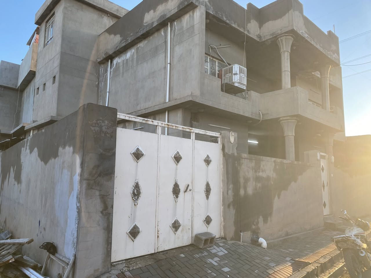 دار للبيع👈 رقم بلدية 🏦

مساحة 220 متر 

الموقع/حي امام احمد 📍خلف غسل لؤلؤه 🛣️

‏للاستفسار مراجعة مكتب الجوهرة للعقار مقابل عمارة الحافظ 

السعر 115 مليون 👉🏿👉🏿
☎️***********📞￼
