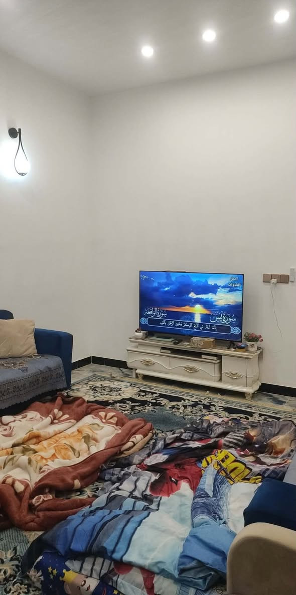 بيت للبيع مساحة 150م
البيت بناء جديد كله طابوق 

يحتوي استقبال صالة مطبخ صحيات غرفة 

المكان حي الاسرى الزراعي شارع سكلة شامل 

الاستفسار ***********
