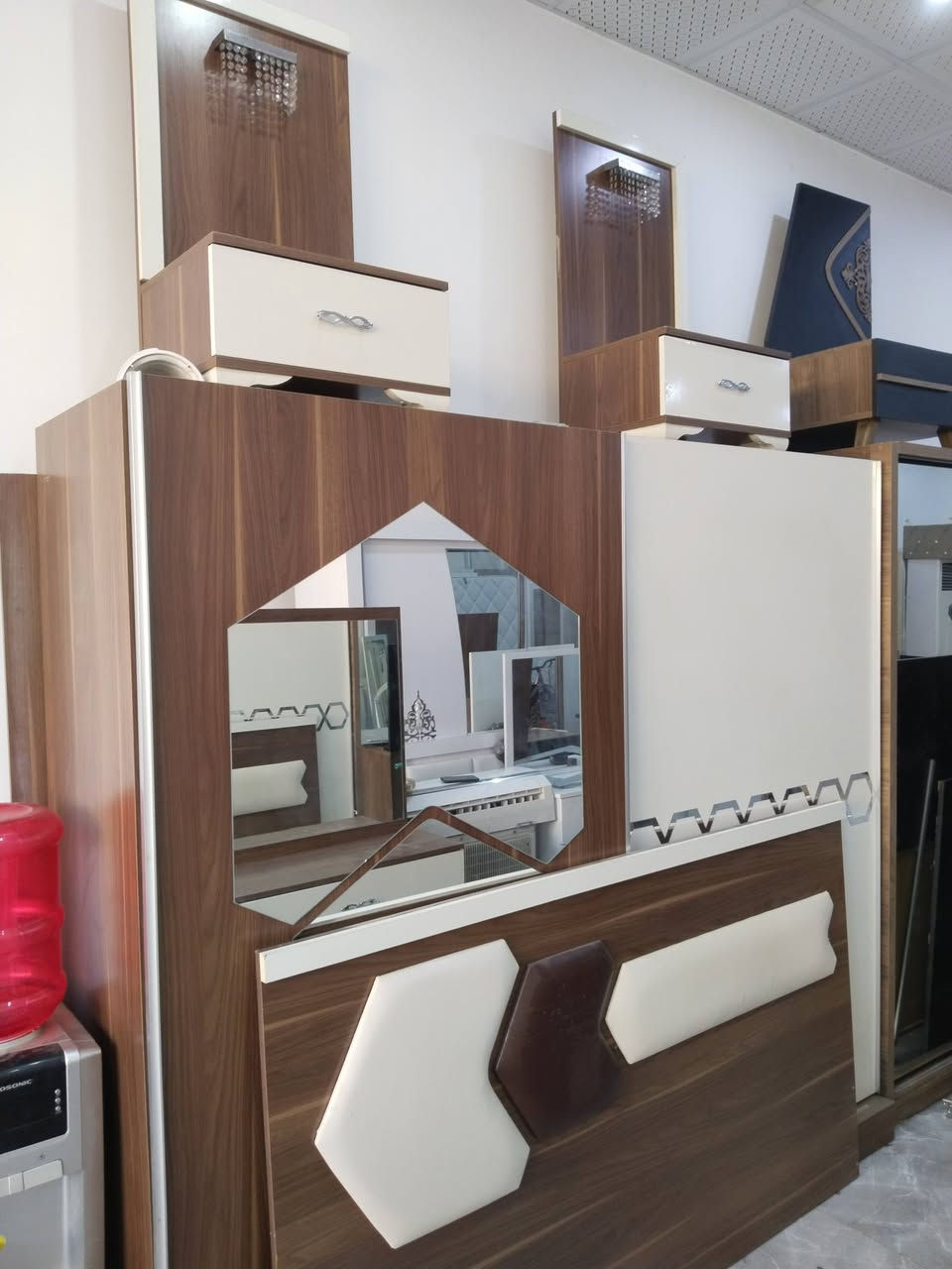 غرفة نوم 7 قطع اخو الجديد  مع نقل وشد واصل داخل اربيل فقط للتواصل ***********
