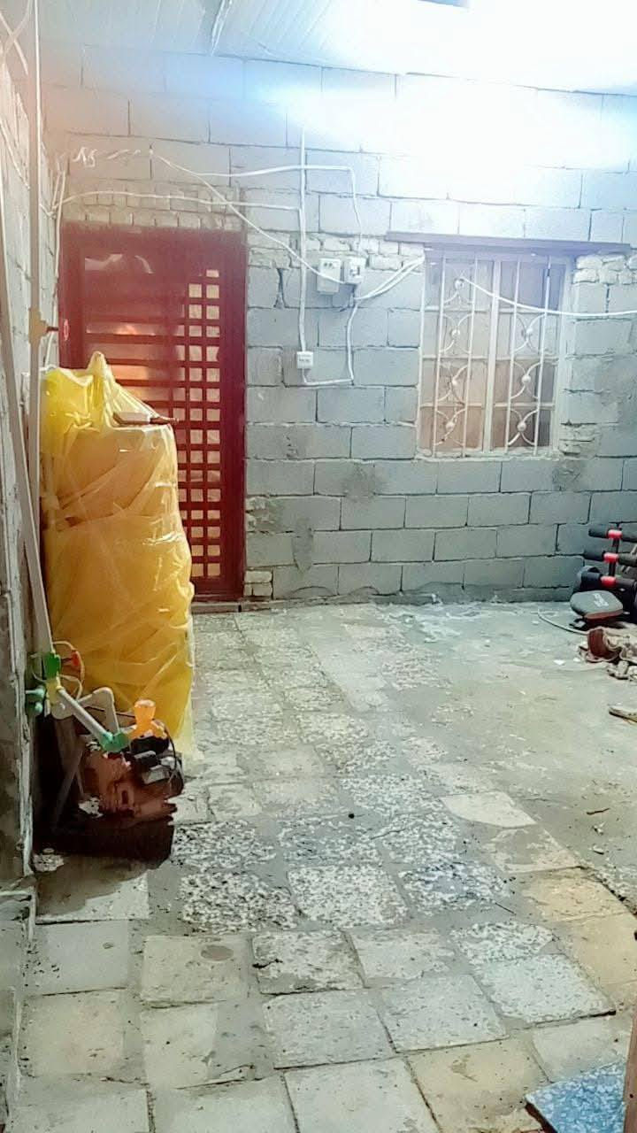 سلام عليكم.. بيت حواسم منطقه الماجديه سيد جميل بدايه شارع عشرين بناء جديد صارله سنه مساحه 100 متر وبناء درجه اوله من حيث الاساس والبناء والكهرباء والمجاري حتى بيبان البيت تفصال والبيت والمنطقه ما معوضه تجي وتسال وتشوف المنطقه والبيت مسجل بلتعداد السكاني ويم المختار يعني بلمستقبل تستلم تعويض او قطعه ارض من الدوله وكل الخدمات بيها على شارع وكرباء وطنيه وانبيريه ومدرسه ابصفك ابتدائيه ومتوسطه ومن تشتري البيت تشتري الجار قبل الدار ناس هدوء وناس طيبين لله شاهد 
وسعر البيت 6 ونص لله شاهد مو سعره بس لان محتاج فلوس لضرف خاص والشراي يتصل عالرقم ويدلل ***********
