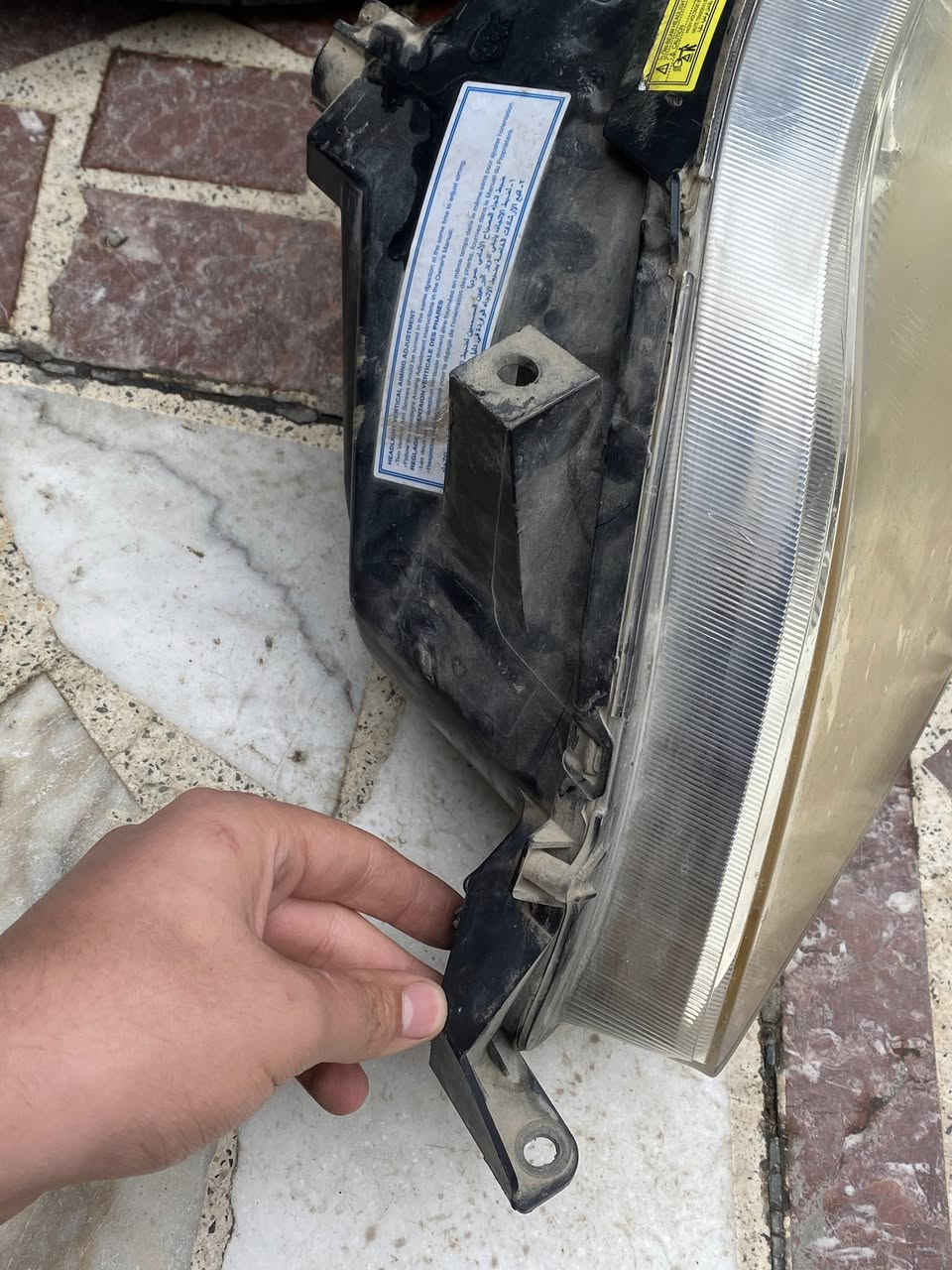 لايت افلون٢٠٠٩ سليم بدون كسر كامل القواعد يحتاج فقط لجلي  مكاني بصره الموفقيه الي حتاجه خلي يخابرني على الرقم وسعر رخيض
***********
