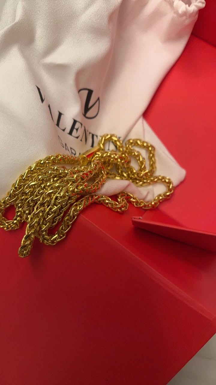 جنطة فلانتينو جلد طبيعي مختمه وكود حقيقي


**إذا كنت صاحب هذا الإعلان وتريد حذفه لأي سبب، رجاءا أرسل رسالة إلى الدعم الفني**