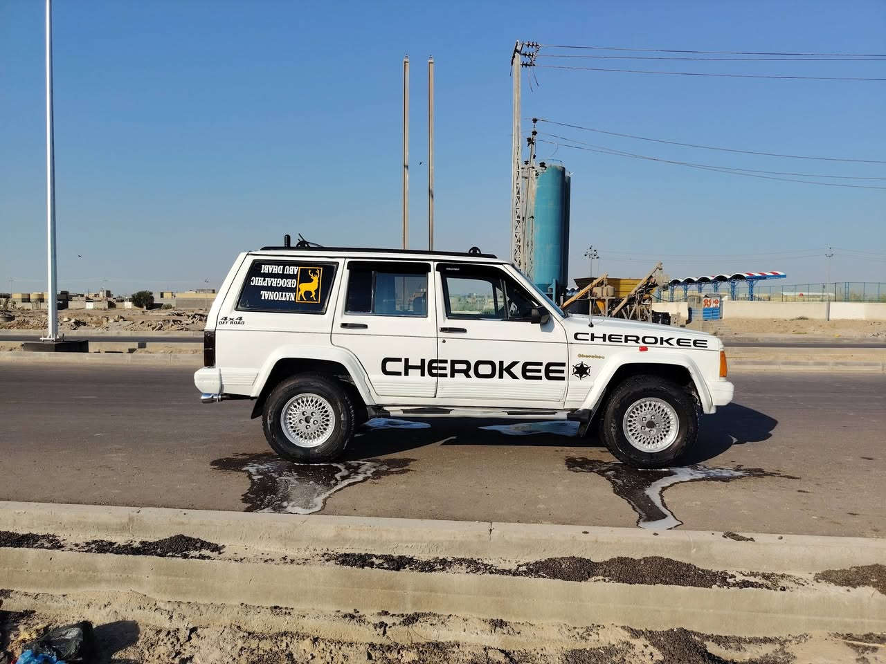 جيب شيروكي موديل 91 رقم كربلاء دولي مشروع وطني سنويه 2031 محرك وكير 3000 اكسن سيدان حداديه جديده تخم تاير كهربائيات كلها شغاله جاهزه  سياره مصبوغه جماليه احله من الصور للبيع السعر 35 وبيها مجال للطيبين رقم الهاتف *********** مكان السياره ناصريه قضاء الدوايه
