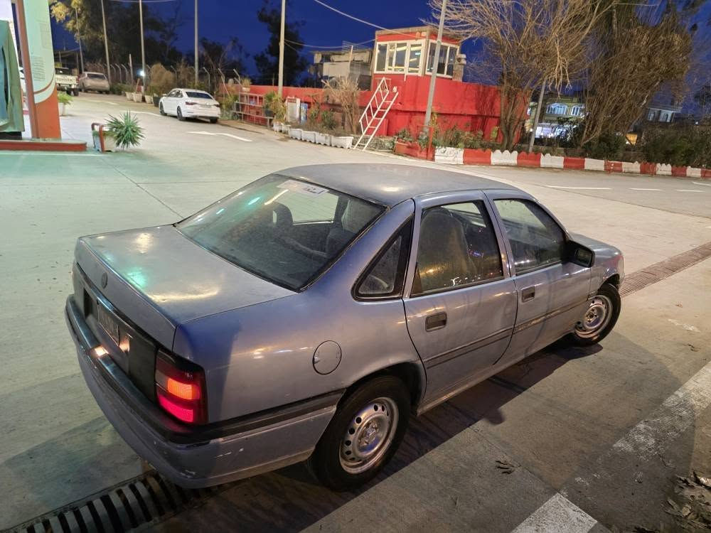 فرۆشتنی خێرا ماڵی فەقیر 
هەموو گیانی بەشەڕتە بەراستی ماڵی دۆستەو زۆر مەزبووتە 
ئۆپڵ ڤیکتڕا مۆدیل 1993 گێر تۆماتیک مەکینە 20 ئیفرۆی کەپس وەک سەحات ئیش دەکات 
داحموو لێدراوی پیوە نیە زۆریش مەزبوتە بەراستی ماڵی فەقیرە 
پاوەڕ تەجیل گەرمی بریک فڵچە هەموو گیانی مەزبووتە بەنزین کەم دەخوات 
هەیکەلی زۆر خاوینە بەس نەشۆڕاوە 
گێروو مەکینە بەشەرتی فیتەرە 
شوێن رانیە *********** کۆتای $14 رانية, السليمانية
