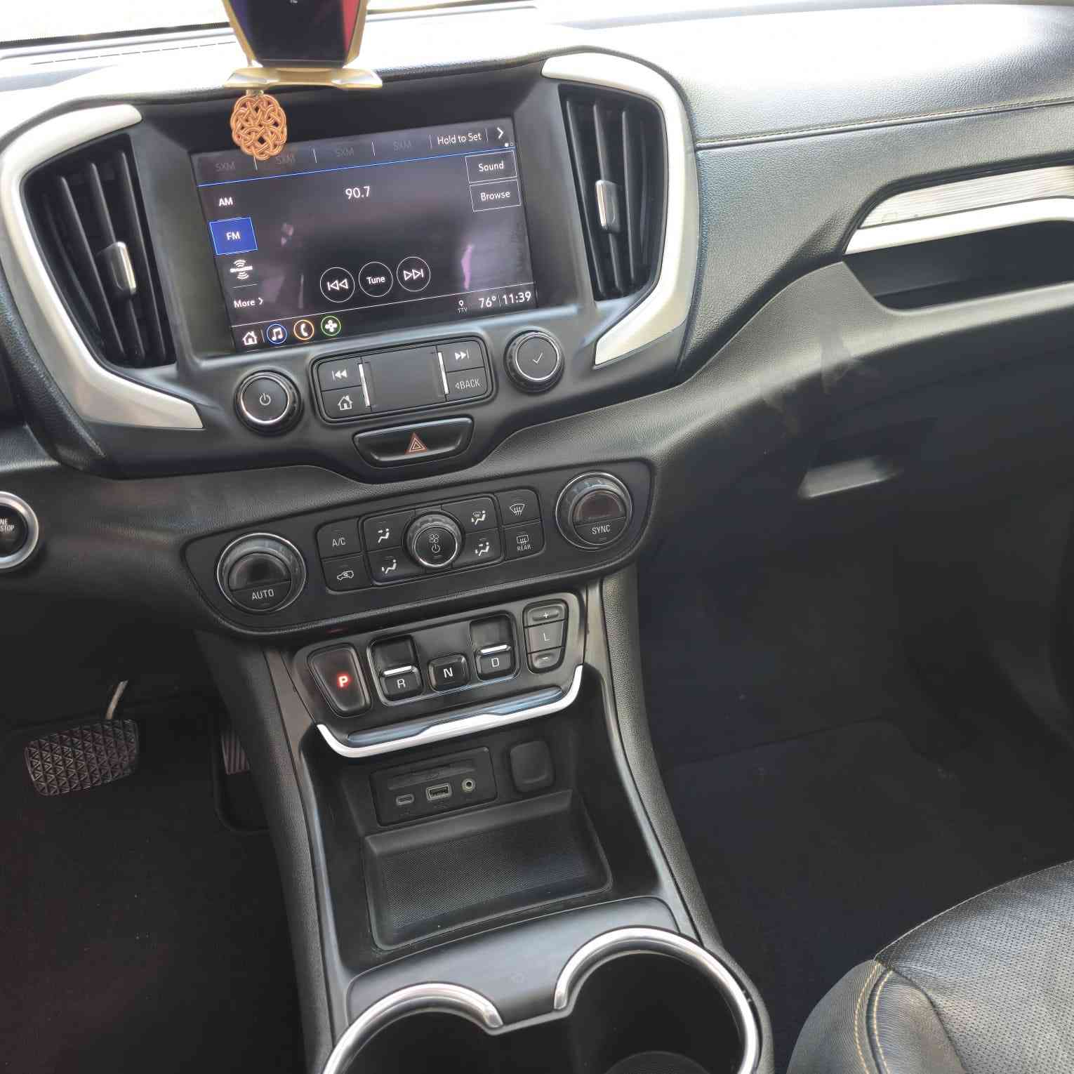 GMC Terrain 2020
جيمسي تيران موديل ٢٠٢٠ للبيع بسعر مناسب جدا فقط 14500 $ وبيهه محال للطيبين السيارة مكفوله لمزيد من التفاصيل التواصل عبر الواتس اب ***********
