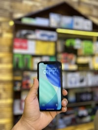 ايفون ١١ • ١٢٨ • الايمن الكلوات