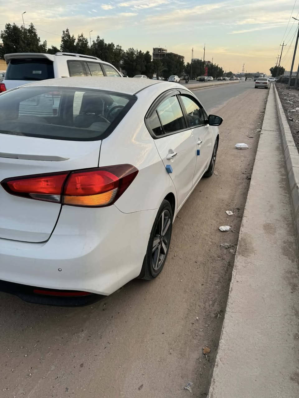 سيراتو 2017 رقم بغداد
محرك 2000

فتحه 

يدات نيكل 

مري شفط 

السعر 147

السياره كفاله فقط كارت بالباب الخلفي 

مكان السياره نجف ***********
