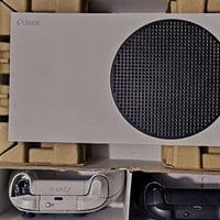 أكس بوكس سيريس اس مع جوستيك اثنين نضيف جديد  مكاني بغداد العبيدي السعر...