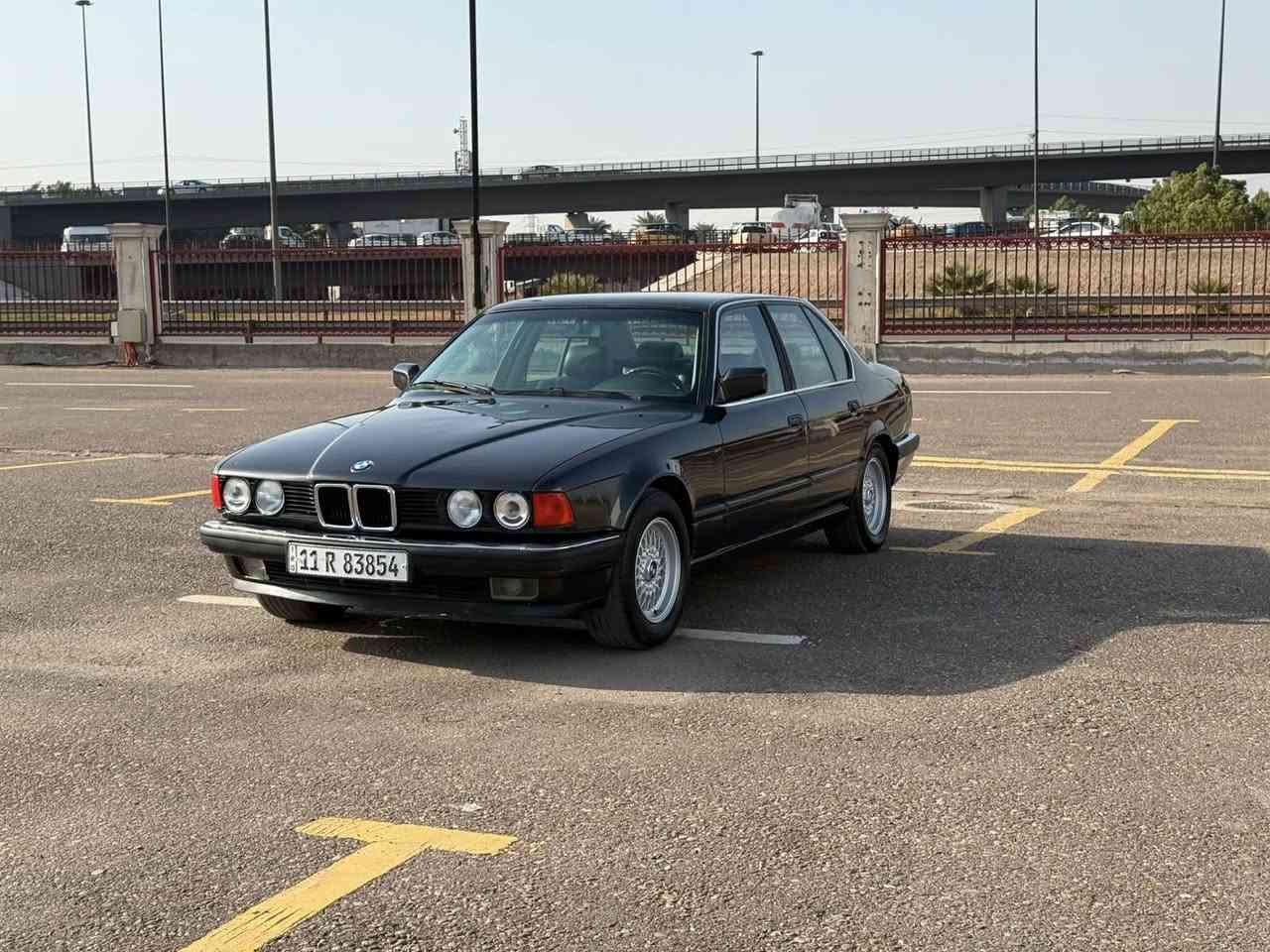 للبيع BMW حجم 735i موديل 1991 ،، محرك وكير مكفولات صدر امامي خلفي جديد تبريد ثلج ،، السياره جاهزه مناقصها شي ،، صبغ عام للجماليه ،، رقم بغداد دولي وبأسمي المكان بغداد حي الخضراء ،، السعر 58 ورقه ،، ***********
