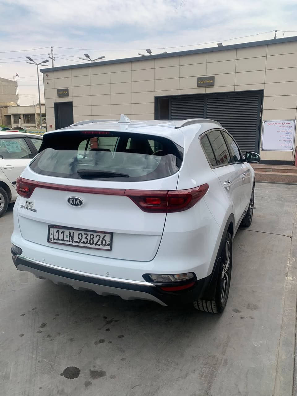 شلون الشباب الطيبة 
كيا سبورتج 2021 خليجي وكالة الكاصد ماشي 35 الف كيلو حقيقي مكفوله كفاله عامه مواصفات عاديه 

كامره خلفيه 

فول تحكم ستيرن 

شاشه جبيره 

حساس امامي خلفي 

بصمه 

تشغيل عن بعد 

كشن كهرباء 

اناره LED

السعر 215 ورقه 

مكان السيارة البلديات 

*********** 

اعتذر غير متواجد علفيس
