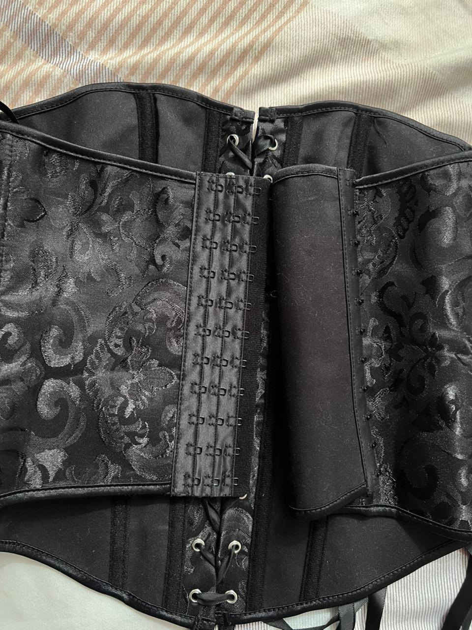 سلام عليكم بنات فساتين استخدام ع كد مناسبه وحده والجويتي مملبوس اصلا والفساتين الحجاب ملبوس ع مرتين كلش نضاف ومرتبات قياس الفساتين ٤٠ يلبسن والحجاب ٤٢ 
باقي تفاصيل اسفل الصور
مكان بغداد ..❤️


**إذا كنت صاحب هذا الإعلان وتريد حذفه لأي سبب، رجاءا أرسل رسالة إلى الدعم الفني**